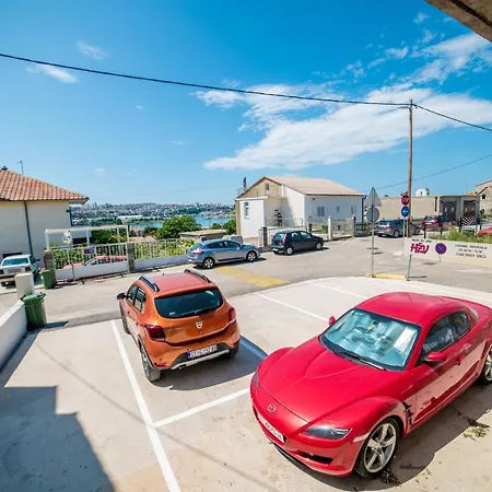 Laura Apartment Solin